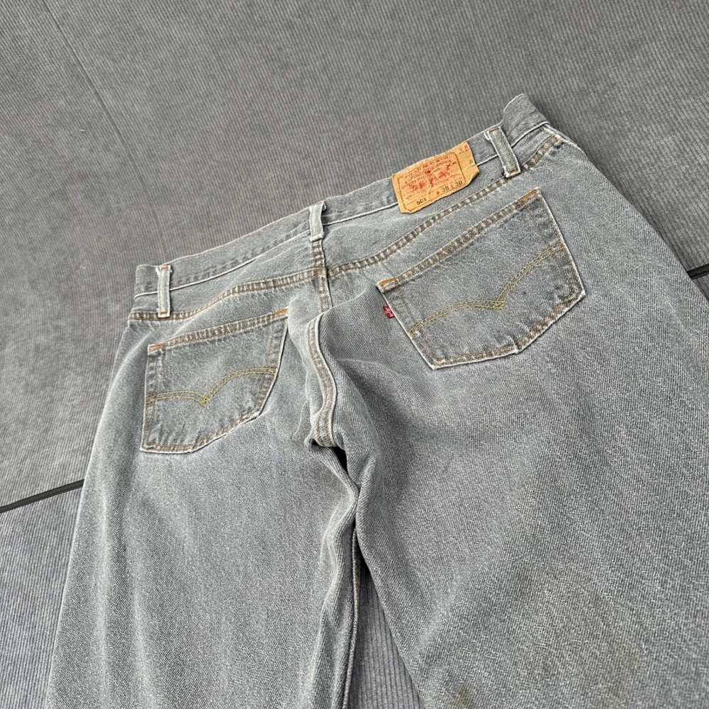Levis 501 Mens Straight Leg Button Fly Gray Denim Jeans 38x30 Vintage Look Y2K